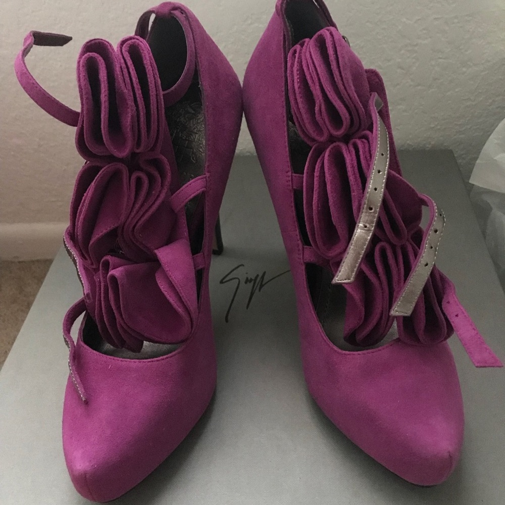 Vince Camuto ruffle purple heel shoes